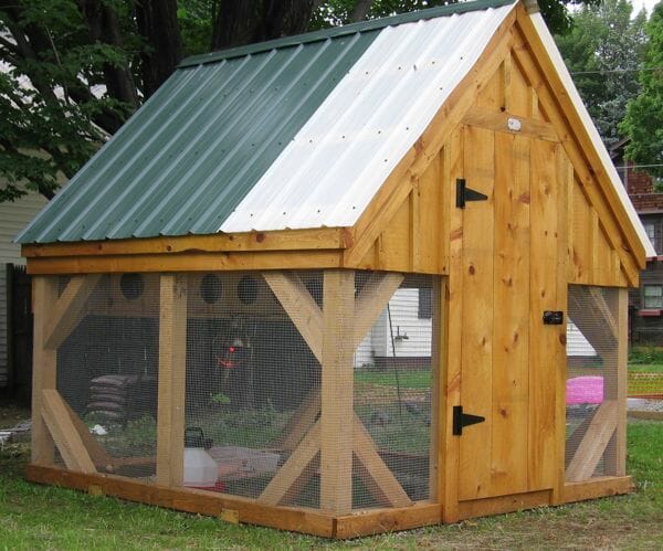 8x8 Chicken Coop with a green and white roof